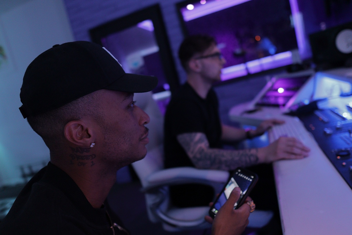 Simplify Your Path to Success: The Independent Artist's Guide to Releasing Music
